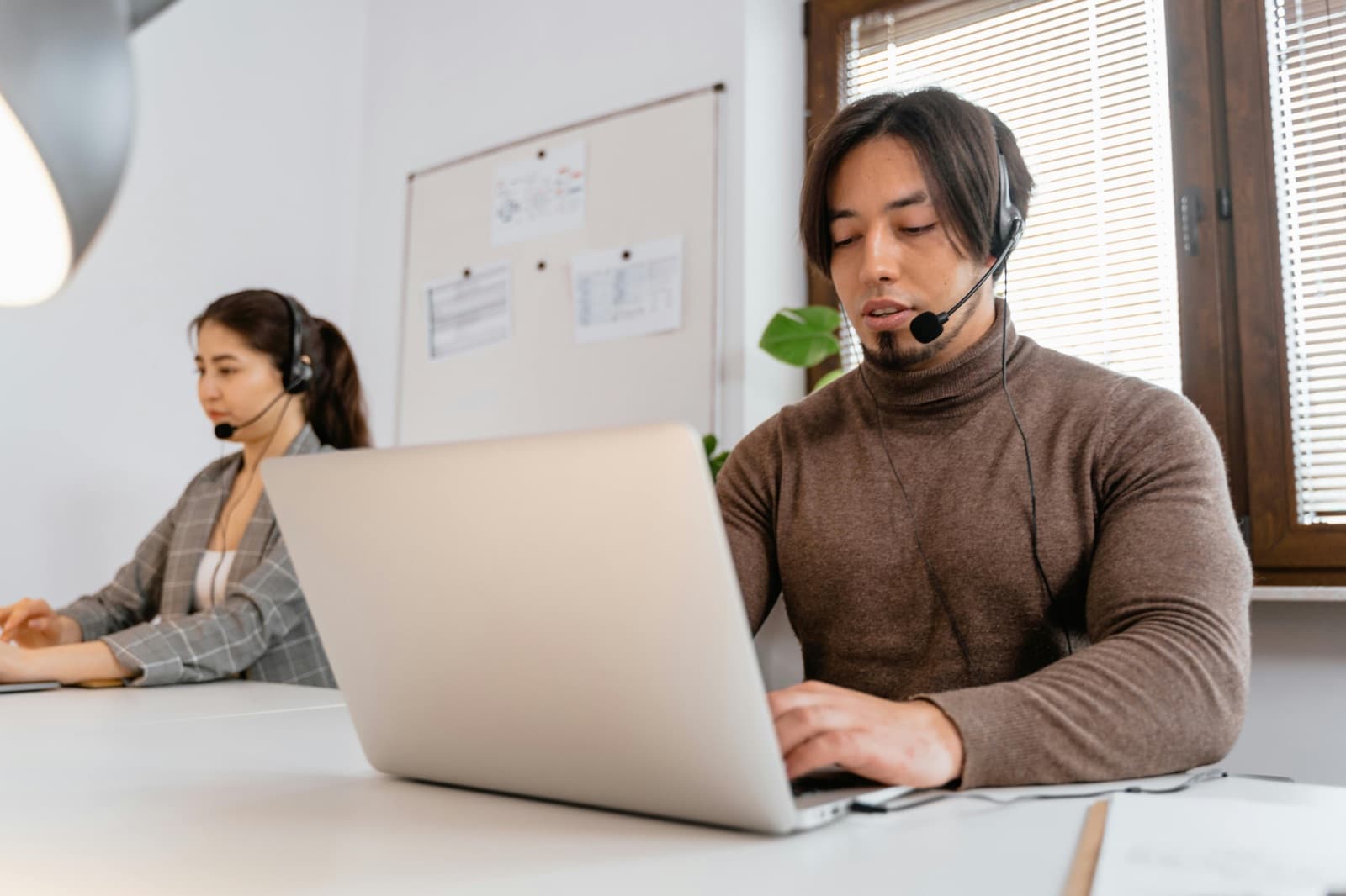Agent verifying dental benefits while booking a patient