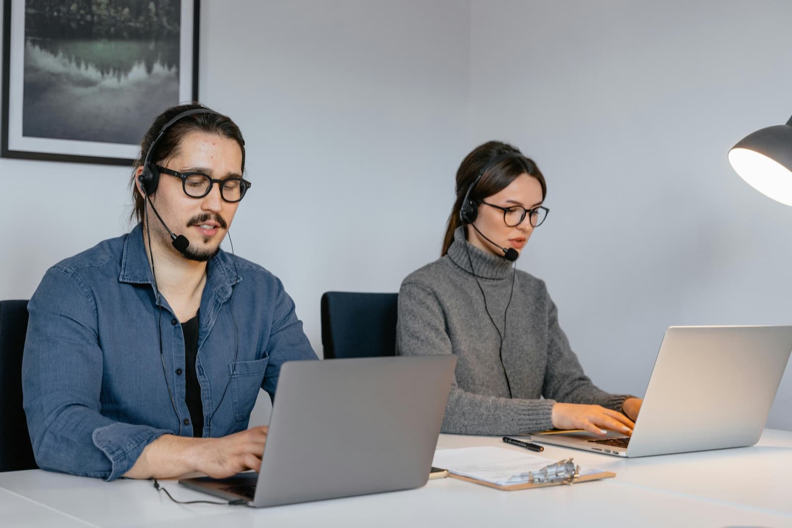 Answering service agent booking an appointment for a small business caller